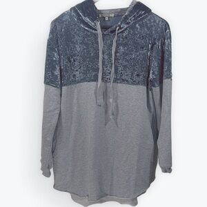 Gimmicks By BKE Blue Velvet Sweatshirt Gray Sequin Lined Hoodie Size Small